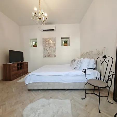 Sweet In Center Belgrad